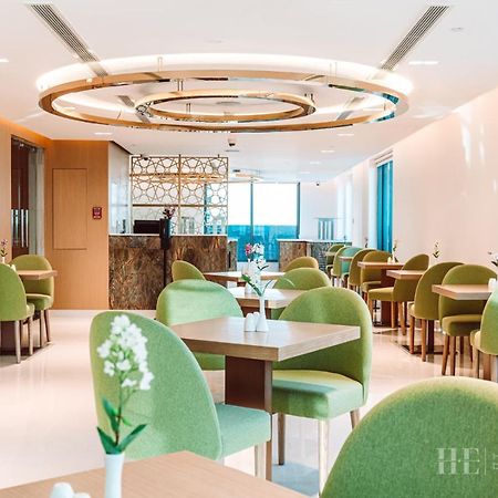 He Hotel Apartments Дубай Екстер'єр фото The lounge at the airport