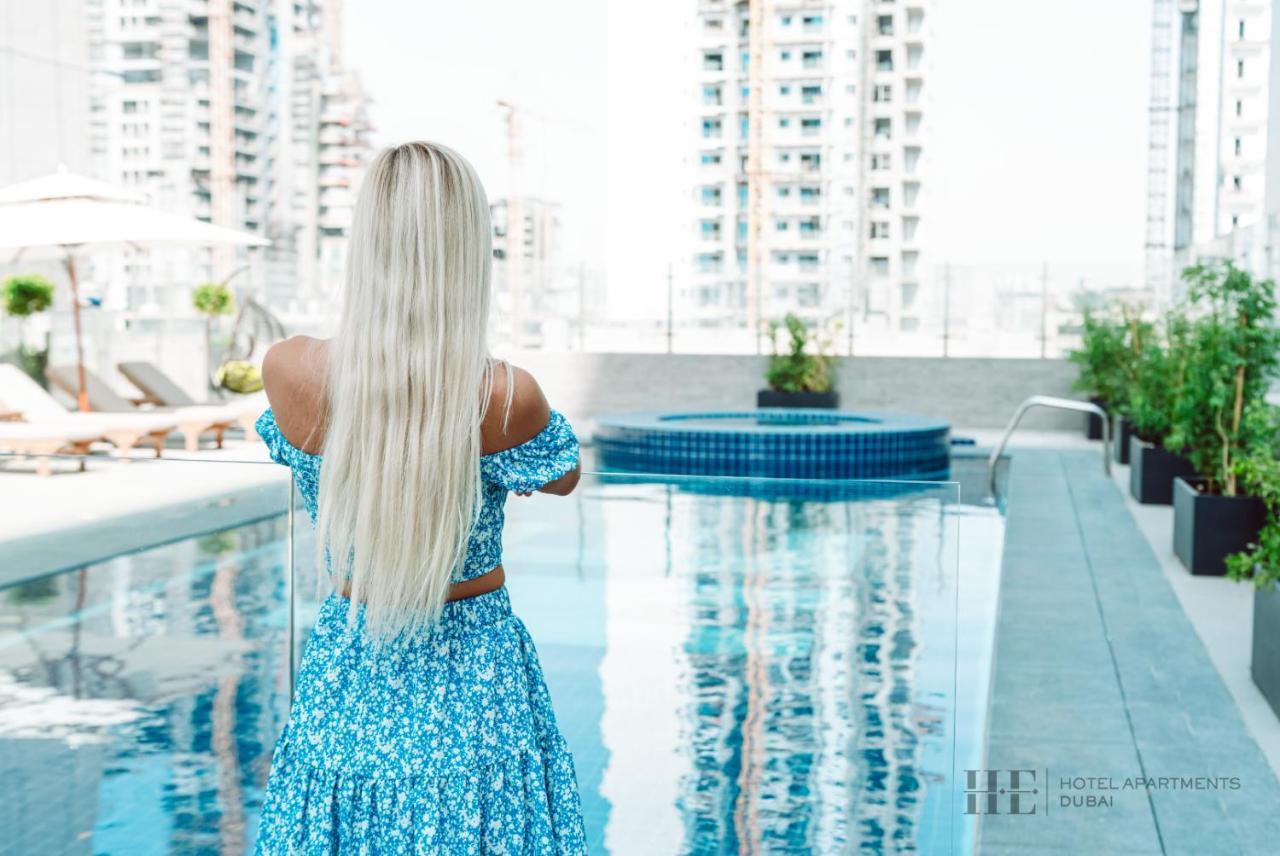 He Hotel Apartments Дубай Екстер'єр фото A woman with long hair